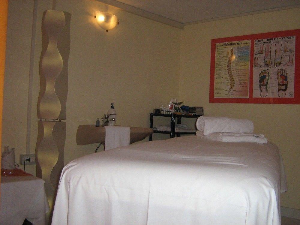 לאנה Schlosshof Charme Resort - Hotel & Camping מראה חיצוני תמונה