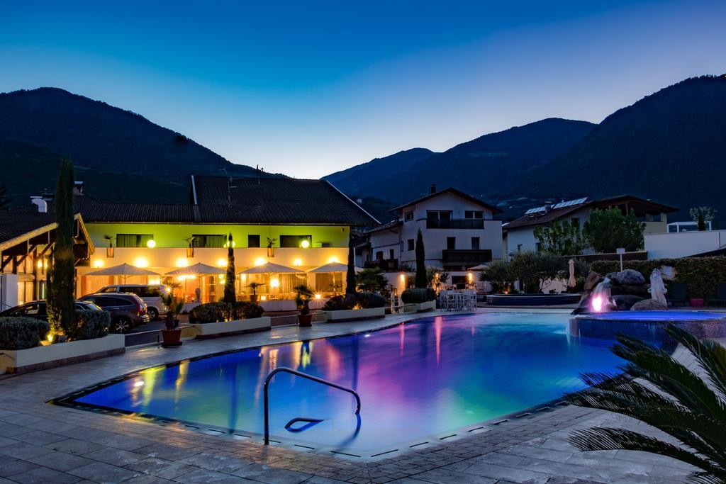 לאנה Schlosshof Charme Resort - Hotel & Camping מראה חיצוני תמונה