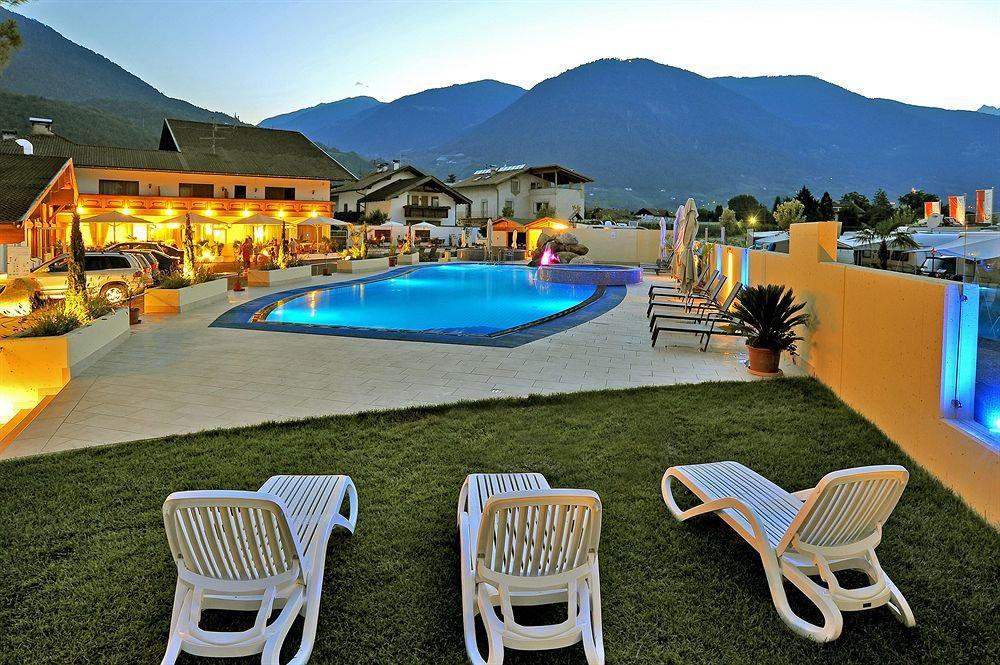 לאנה Schlosshof Charme Resort - Hotel & Camping מראה חיצוני תמונה